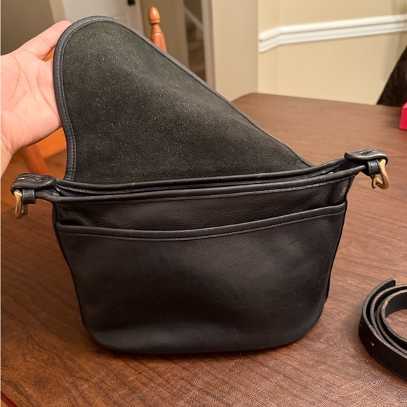 Coach Black Leather Crossbody Bag with Flap Closure - Picture 5 of 6